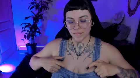 Missy Charlottte.  Hey remember to give me a thumbs up ty online show from January 17, 4:17 am