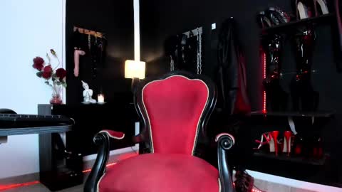 Missdarklady online show from February 11, 9:56 pm