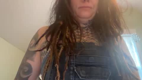 misshoneybadger333 online show from January 10, 8:02 pm