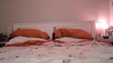 misshoneybeex online show from September 13, 6:21 am