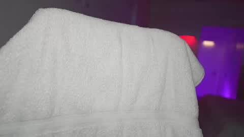 Miss K online show from February 4, 8:06 pm