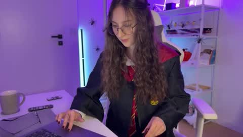 misslalii online show from October 31, 5:17 pm