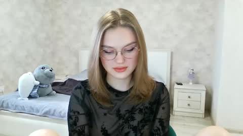 OneGoddess online show from February 12, 1:49 pm