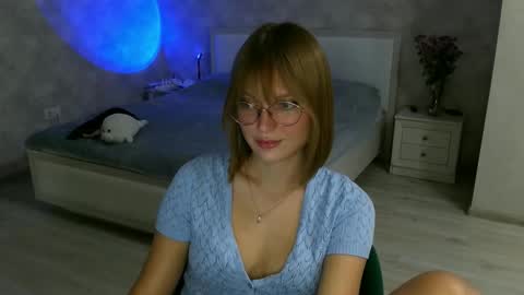 OneGoddess online show from October 7, 5:39 pm