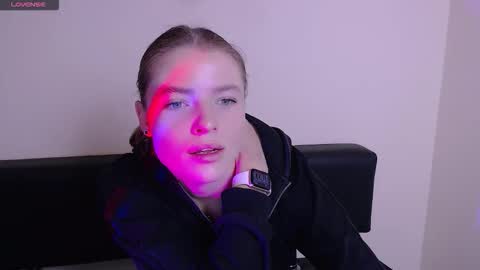 Olivia online show from October 27, 1:06 pm