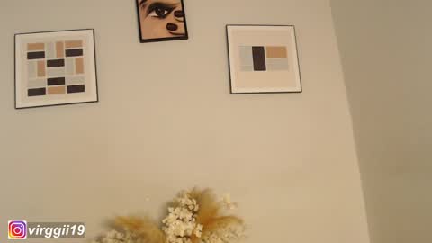 missvirggii online show from September 18, 11:36 pm