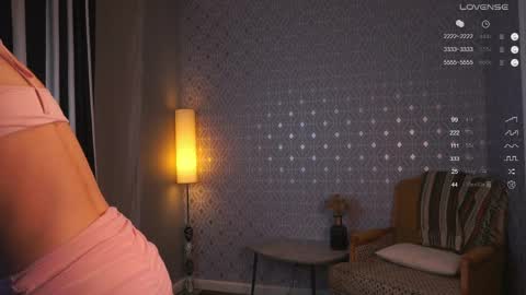 Mia online show from April 11, 6:00 pm