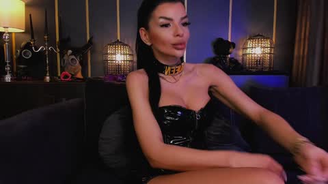 Elenia online show from January 8, 3:39 pm