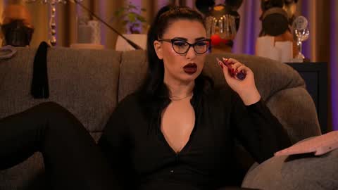 Mistress Kelly online show from October 25, 11:55 pm