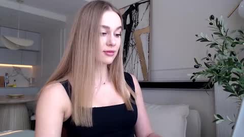 mistressuniverse online show from November 24, 9:44 am