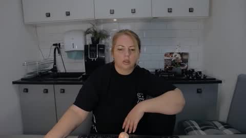 erika online show from September 19, 8:13 am