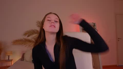 Molly online show from December 16, 9:31 pm