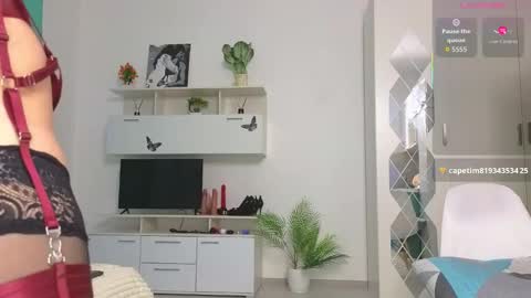 molliblum online show from February 18, 2:16 pm