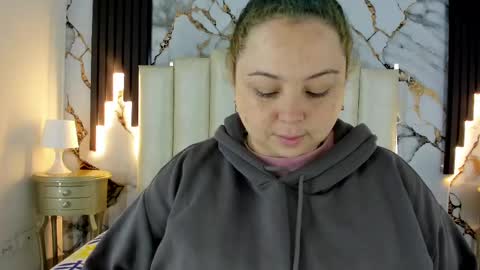 Hey Guys  Im Mollie online show from October 11, 12:41 pm