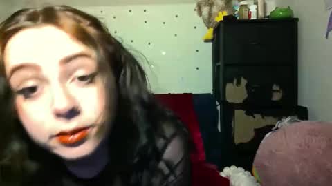 Molly Bee online show from May 28, 2:53 am