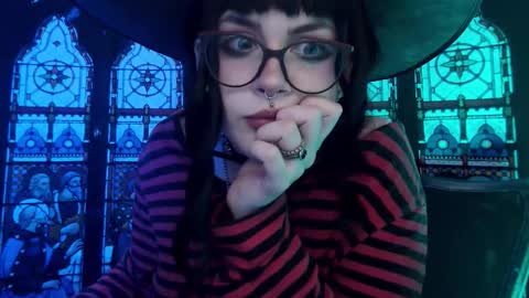 Molly Crow online show from October 11, 8:44 pm