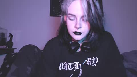 Molly Crow online show from February 15, 10:32 pm