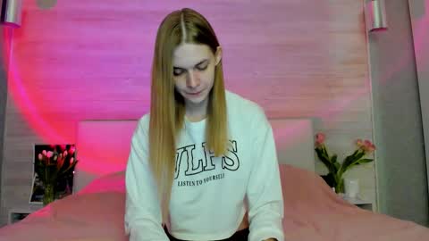 Molly Hunt online show from March 7, 4:19 am