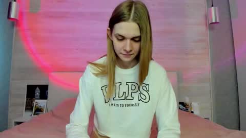 Molly Hunt online show from March 27, 5:31 am