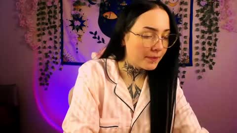 molly_kisss online show from May 7, 5:45 am