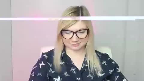 Molly online show from November 4, 1:05 pm