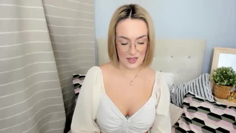 MollyCrazy online show from November 3, 4:11 pm