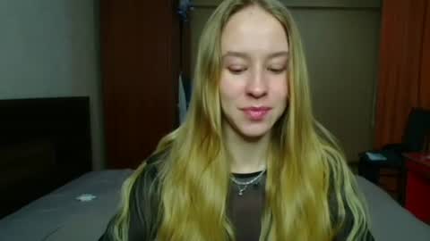 Mona online show from September 19, 3:44 pm