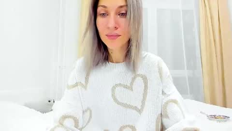 Mona online show from February 6, 8:56 pm