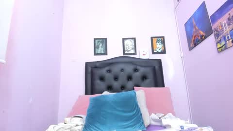 paola online show from March 29, 2:27 pm