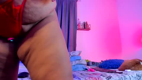 aleja      independent model       online show from February 17, 6:51 pm