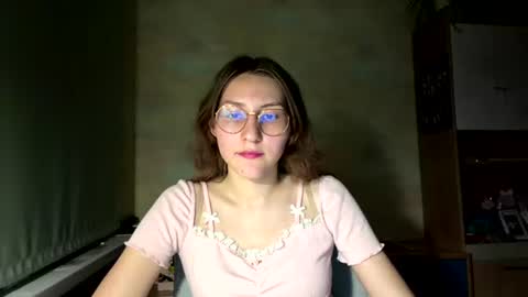 Mia online show from June 11, 6:49 pm