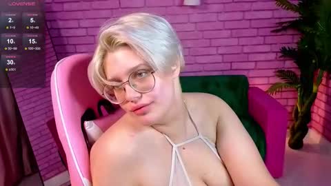 Monica online show from October 17, 11:46 am