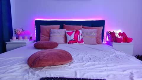 moniquebliss online show from September 18, 4:11 am