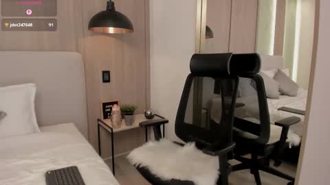 Monique  online show from October 17, 11:30 pm