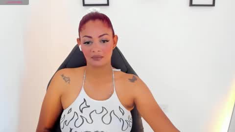 monserrat__1 online show from April 17, 8:22 pm