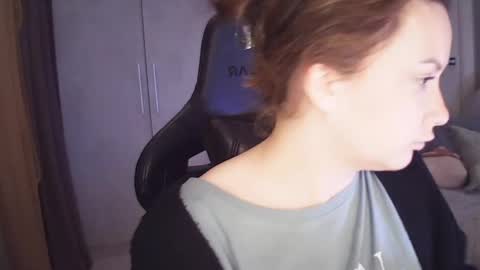 moodiemira online show from April 12, 8:55 pm