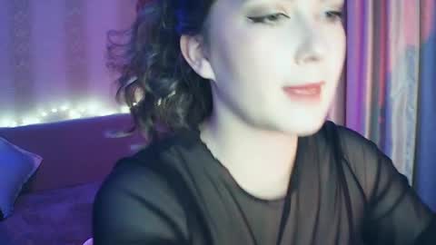 moodiemira online show from October 15, 7:05 pm