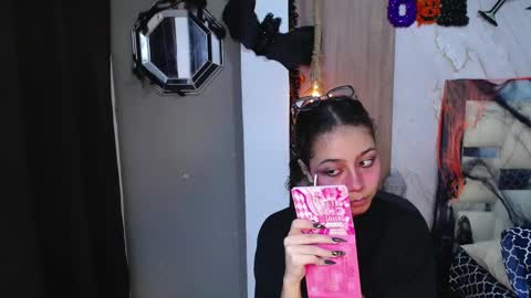 moon_and_fire_ online show from October 25, 5:26 am