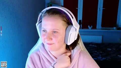 Lola online show from September 30, 4:01 pm