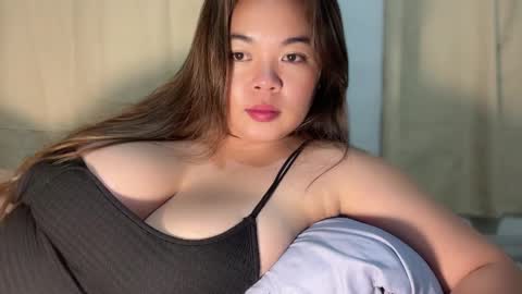 moona_luna21 online show from November 5, 6:35 pm