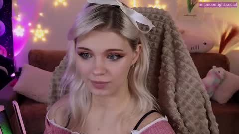 Mia   online show from January 15, 7:01 pm