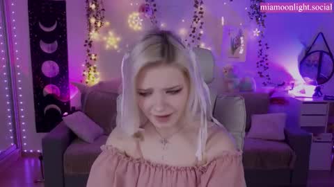 Mia   online show from March 8, 5:09 pm