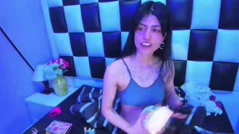 morganasmit_ online show from April 11, 2:32 pm