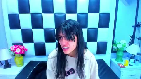 morganasmit_ online show from April 3, 4:27 pm