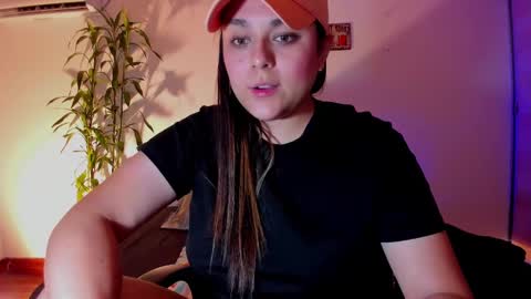 Laura online show from December 18, 1:37 am