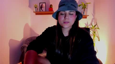 Laura online show from March 7, 2:04 am