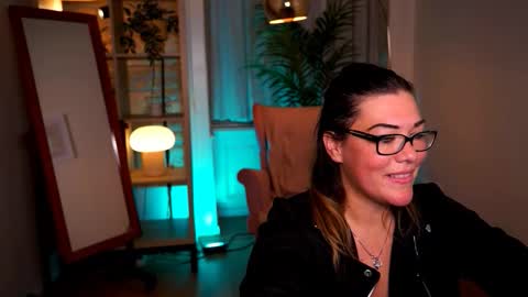 Tamara online show from November 5, 6:35 pm