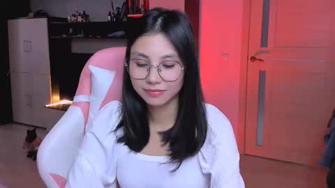 ms_emily_ online show from October 9, 12:31 pm