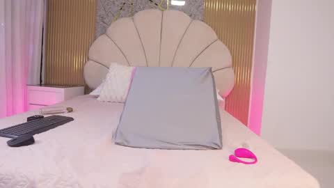 Manuela  online show from November 8, 3:55 am