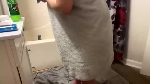 MssquirtRKy online show from April 22, 8:33 am